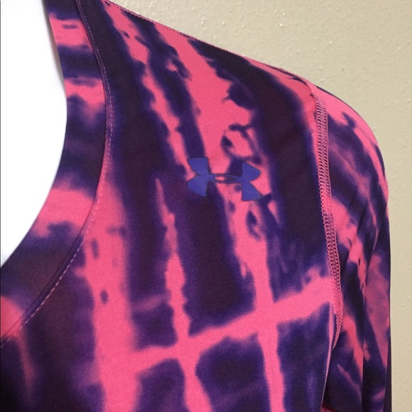 Fitted Under Armour Heat Gear - Picture 2 of 3